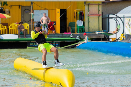 Надувной трамплин кикер для вейкбординга